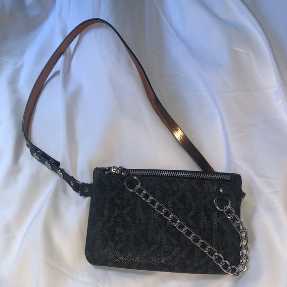 NWOT Michael Kors Black MK Belt Bag with Pull Chain. Perfect size for iPhone too - Picture 2 of 7